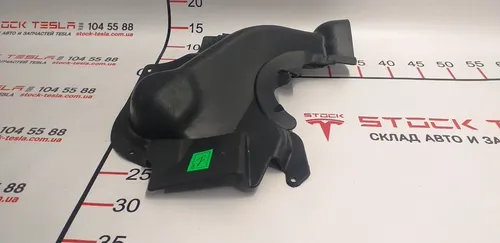 4 Přední levý gumový kryt na misku Tesla model S 1005418-00-C