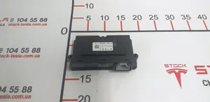 パーキング ブレーキ コントロール ユニット Tesla Model S、Model S REST、Model X 1007618-00-J