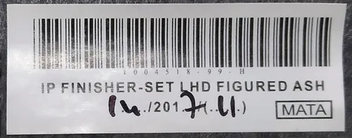 18 Dekorativ gjutning av den centrala panelen förarens vänster FIGURERAD ASK MATA Tesla modell S REST, Tesla modell X 1004518-99-H
