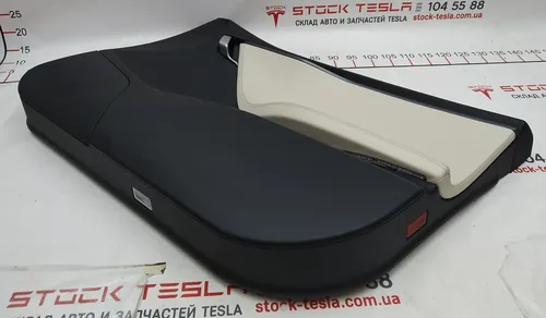 3 右前门卡总成 PURB/G/PUR13/PVCB CREAM PREM Tesla 型号 S REST 1007936-52-N