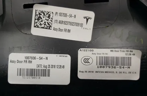 3 1007936-52-N Främre höger dörrkortmontering PURB / G / PUR13 / PVCB CREAM PREM Tesla modell S REST 1007936-52-N