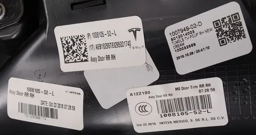 4 Conjunto da placa da porta traseira direita PURB/G/PUR13/PVCB CREAM PREM (danificado) Tesla modelo S REST 1008105-52-L
