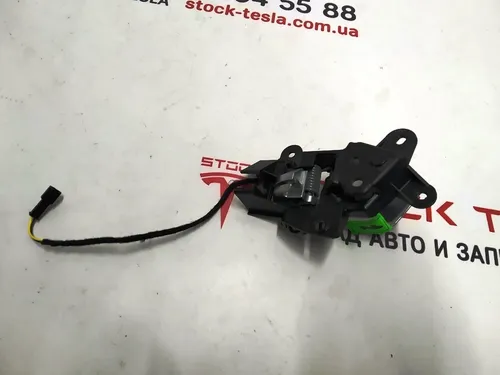 Montáž kliky pro otevírání pravých vnitřních dveří Tesla model S, model S REST 1007940-00-G