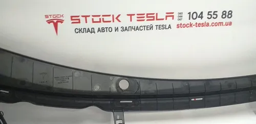 Подкапотная накладка стеклоочистителей Tesla model S 1008976-00-F