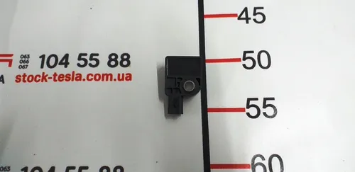 Sensore d'urto montante C Tesla modello S 1009017-00-A