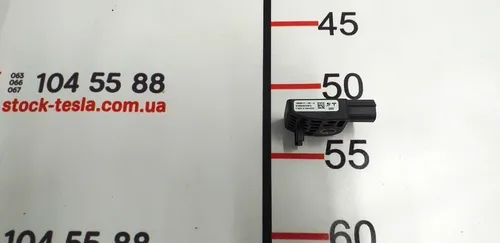 Sensore d'urto montante C Tesla modello S 1009017-00-A
