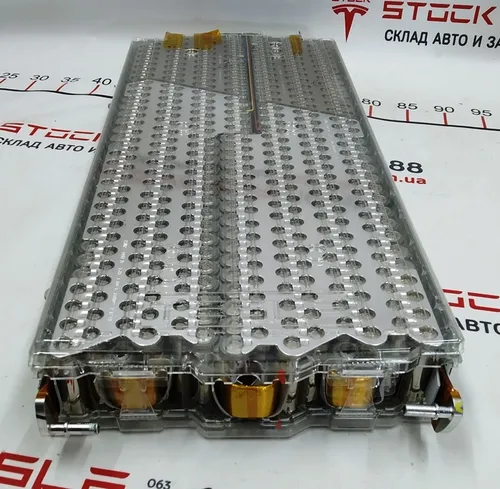 S3 주 배터리 모듈(BMB 보드 없음, 산화의 경미한 흔적) Tesla 모델 S 1014114-00-E