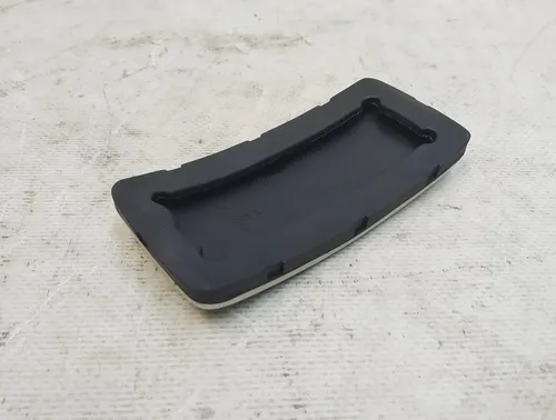 Kryt plynového pedálu OPTION Tesla model Y 1013225