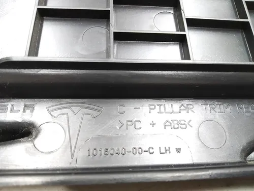 Levá lišta kufru (pod policí) Tesla model S, model S REST 1016334-00-E