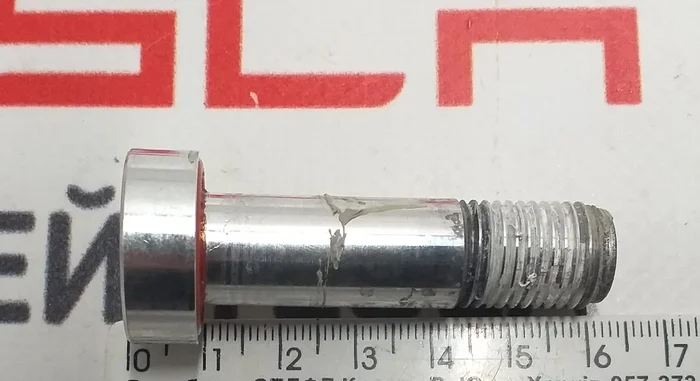 25 1018551-00-C Śruba (tuleja) do mocowania obudowy metalowego akumulatora wysokonapięciowego Tesla model S REST 1018551-00-C