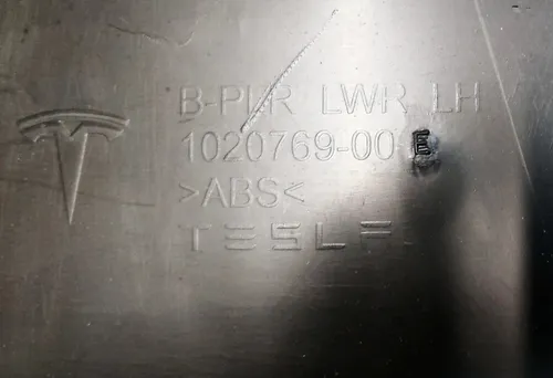 Пластик стойки B нижней левой с повреждением Tesla model S REST 1024631-S2-G
