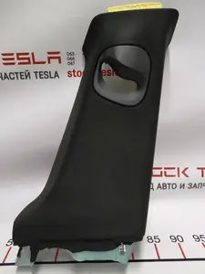 15 1021613-04-A Pilarlist B övre högra svart textil Tesla modell S REST 1021613-04-B