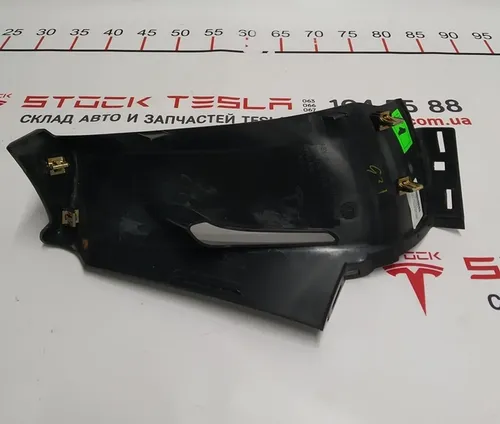 20 1024732-00-B Podkładka pasa bezpieczeństwa na słupku C, prawa Tesla model S, model S REST 1024732-00-B