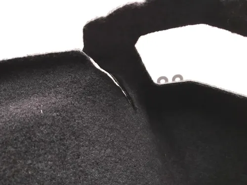 4 Оздоблення багажника бічна права під сабвуфер без лампи з пошкодженням Tesla model S, model S REST 1025980-00-C