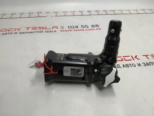 4 Tažné zařízení (s klíči) Tesla Model X 1027582-00-A