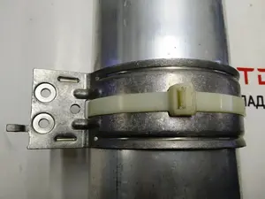 1027925-00-A luftfjädring ballongklämma 12,5 mm bred, 557,1 mm lång Tesla modell X 1027925-00-A