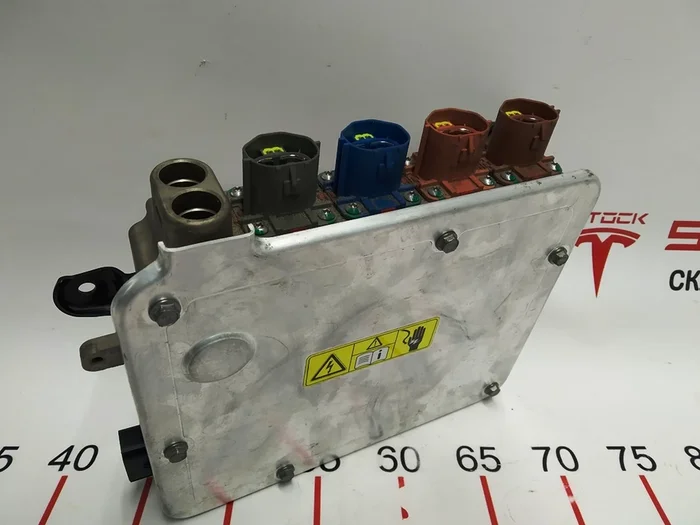 2 1028843-01-C Scatola Janshen anteriore AWD Tesla modello S 1028843-01-C