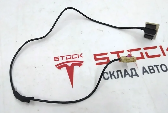 天线 WI-FI 反射镜右侧 Tesla 型号 S、型号 S REST 1041318-00-G