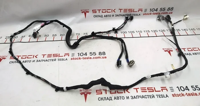 5 Verkabelung der oberen Türverkleidung hinten links Tesla Modell X 1032881-00-G