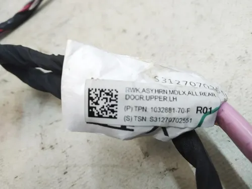 Cableado eléctrico del panel superior de la puerta trasera izquierda (daños) Tesla modelo X 1032881-00-F