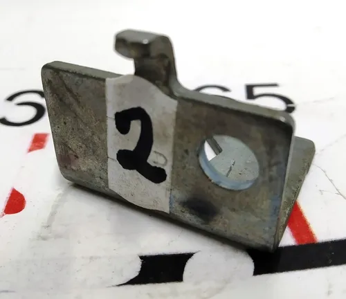 Forreste venstre bremseslangebeslag (på sidevange) RWD Tesla model X S REST 1034210-00-Y