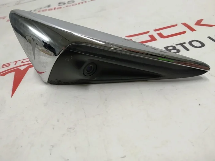 7 1034345-20-Z Repetidor de señal de giro derecha (cámara) con daños {MSR_MX} 1034345-00-D