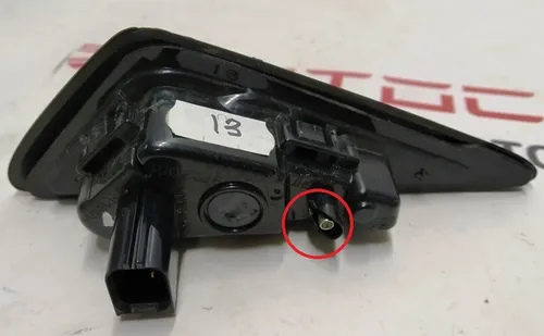 7 1034345-20-Z Repetidor de señal de giro derecha (cámara) con daños {MSR_MX} 1034345-00-D