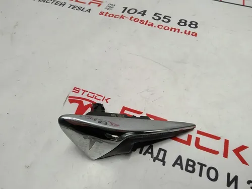 7 1034345-20-Z Repetidor de señal de giro derecha (cámara) con daños {MSR_MX} 1034345-00-D