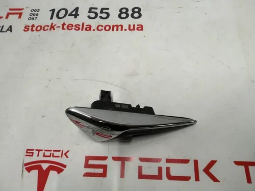 7 1034345-20-Z Repetidor de señal de giro derecha (cámara) con daños {MSR_MX} 1034345-00-D