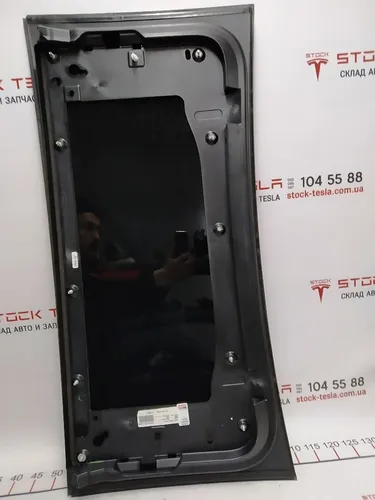 7 Sestava horního skla zadních pravých dveří Tesla model X 1034903-00-N