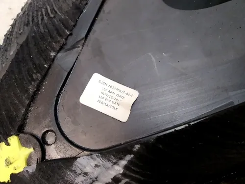 左后挡泥板玻璃（车窗），带镀铬成型组件 Tesla Model X 1034906-00-I