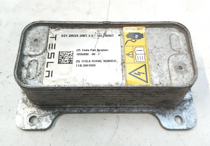 1 Wymiennik ciepła / chiller (CHILLER) przedniego silnika bez wspornika Tesla model S 1035000-00-F