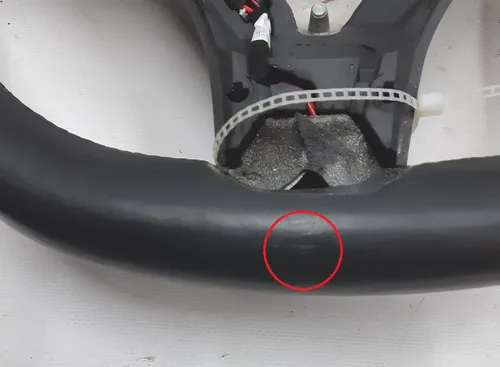 1 加热方向盘损坏 Tesla 型号 S，型号 S REST，型号 X 1036774-00-D