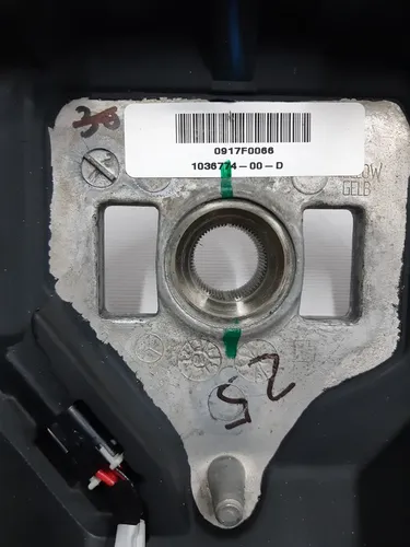 1 加热方向盘损坏 Tesla 型号 S，型号 S REST，型号 X 1036774-00-D