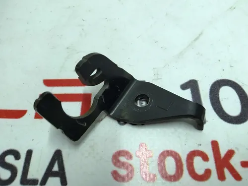 4 Bremsschlauchhalterung vorne rechts (an Stützgabel) Tesla Model S, Model S REST, Model X 1038628-00-A