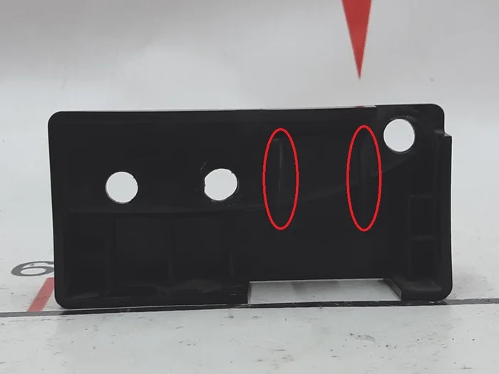 1042046-00-B z Bakre vänstra stötfångarfäste med skada Tesla modell S REST 1042046-00-B