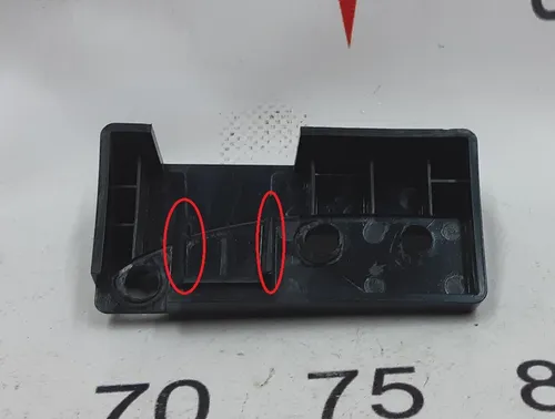 1042046-00-B z Bakre vänstra stötfångarfäste med skada Tesla modell S REST 1042046-00-B
