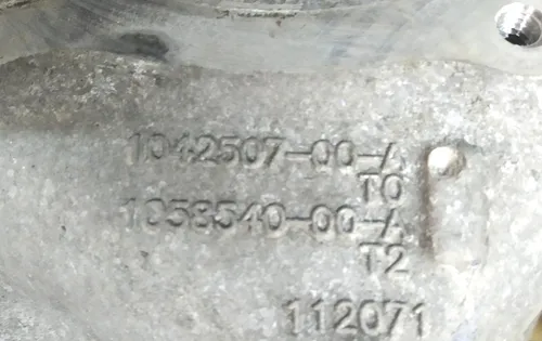 1 Zadní pravý kloub (čep) RWD Tesla model S, model S REST 1042507-00-B