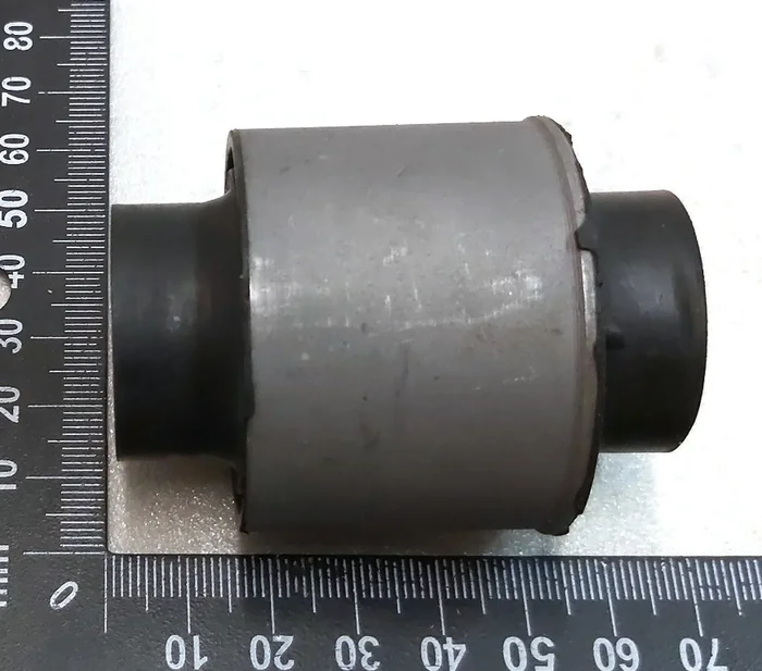 Przednia dolna dźwignia poprzeczna Silent Block 47mm (zamiast pływającej) Tesla model 3 1044341-00