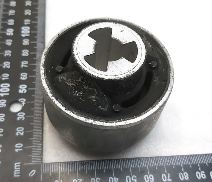 Silent block del brazo de suspensión inferior delantero (banana) 70mm Tesla modelo 3, modelo Y 1044354-1044359