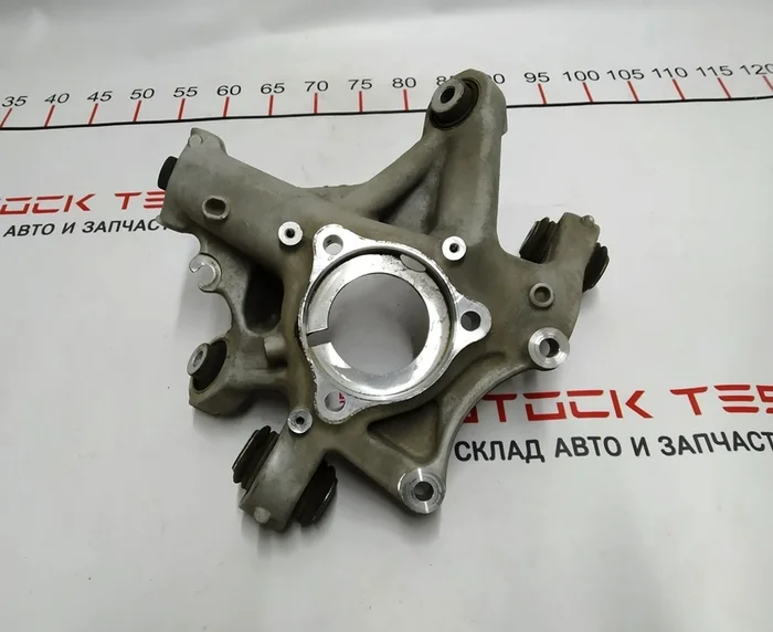 1 1044416-00-F a Bakre höger knog (tapp) Tesla modell 3 1044411-00-F