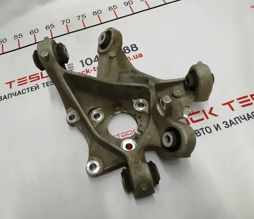 1 1044416-00-F a Bakre höger knog (tapp) Tesla modell 3 1044411-00-F