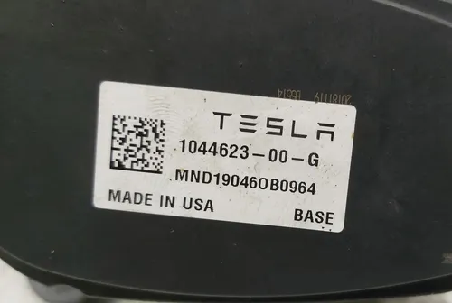 De achterkant van de achterkant links links mando zonder remblokken Tesla Model 3, Model 3 jan 2024, model Y 1044623-00-J