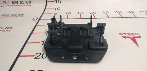 2 Radara-Halterung Assembly Tesla Model S 104593-00-C