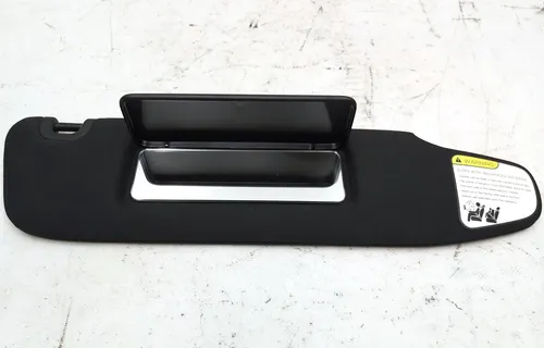 1 1050620-06-テスラ電気自動車用の右サンバイザーULSBLKUS。晴れた日の車の安全運転に貢献する、車内の重要な要素。この部品は、Tesla Model SR 電気自動車への取り付けを想定しています。これらは米国の製造会社のオリジナル製品であり、高品質と長寿命を保証します。右のサンバイザー（TEXTILE）は耐久性のある素材でできており、ミラーも内蔵されています。すべての製品は、ウクライナに到着すると徹底的に検査されます。メーカーはオリジナルのテスラモデルSパーツのみを使用することを推奨してい