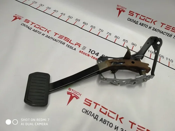 Brzdový pedál Tesla model S, model S REST 1050657-00-A