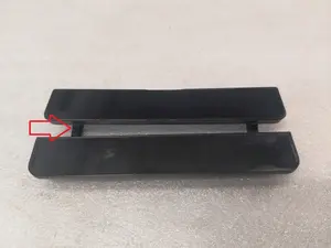 Lo stupe dei pannelli decorativi del tetto della sinistra destra (assemblaggio) con danni al modello Tesla S 1052493-00-A