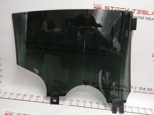 6 Bageste venstre dørglas Tesla model X 1052717-00-D