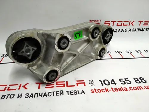 Кронштейн переднього кріплення переднього подушка правий AWD Tesla model X S REST 1052783-00-C