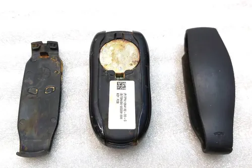 用于打开有腐蚀痕迹的汽车的钥匙（钥匙扣） Tesla model X 1054132-95-G
